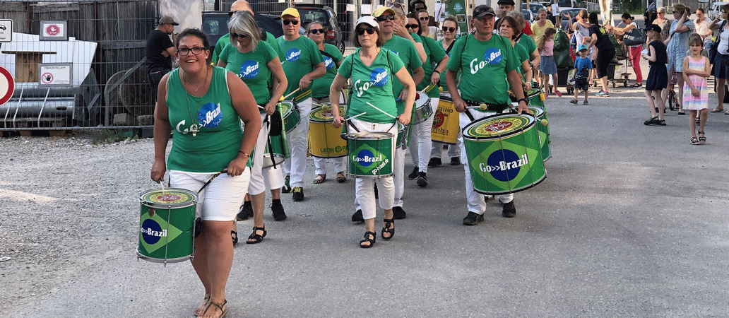 Parade zum Wanderbaumalleeeinzug